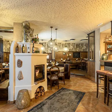 Zillertal Klee Mit Restaurant Kleementine