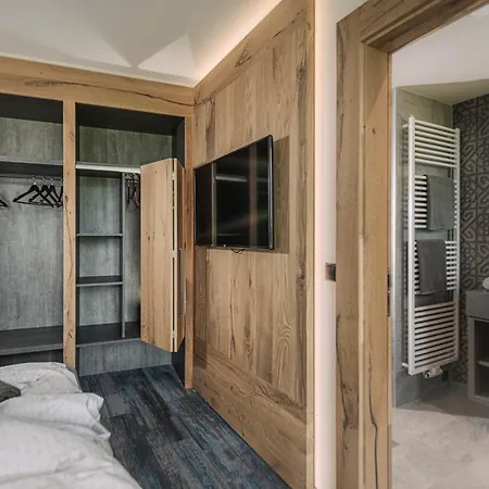 Zillertal Klee Mit Restaurant Kleementine 齐勒河谷的里德