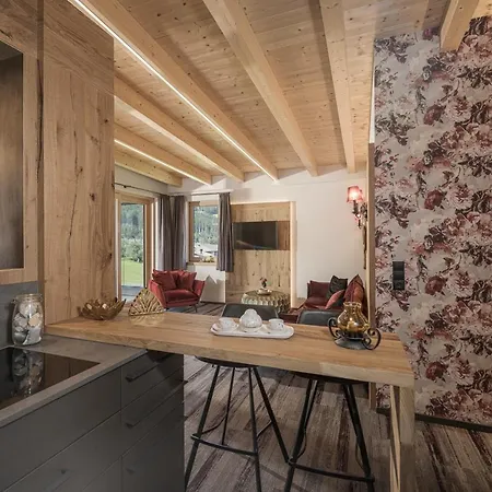 Apartment Zillertal Klee Mit Restaurant Kleementine *