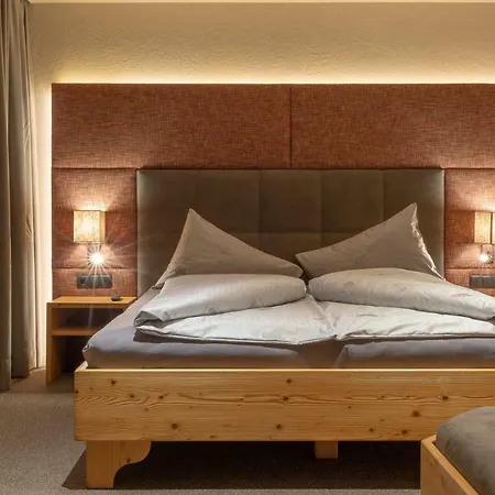Apartment Zillertal Klee Mit Restaurant Kleementine Ried im Zillertal