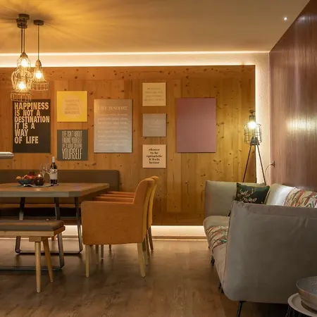 Zillertal Klee Mit Restaurant Kleementine 齐勒河谷的里德