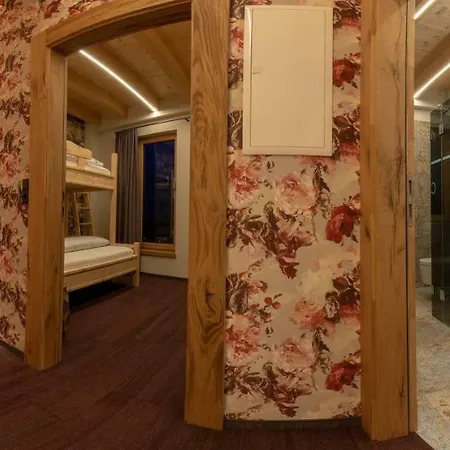 Апартаменты Zillertal Klee Mit Restaurant Kleementine