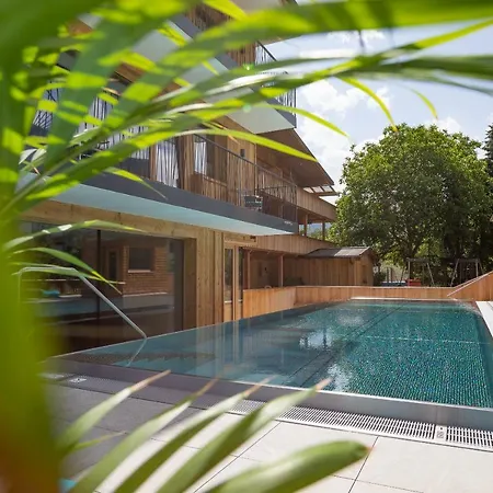 公寓 Zillertal Klee Mit Restaurant Kleementine *