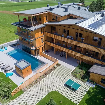 公寓 Zillertal Klee Mit Restaurant Kleementine *